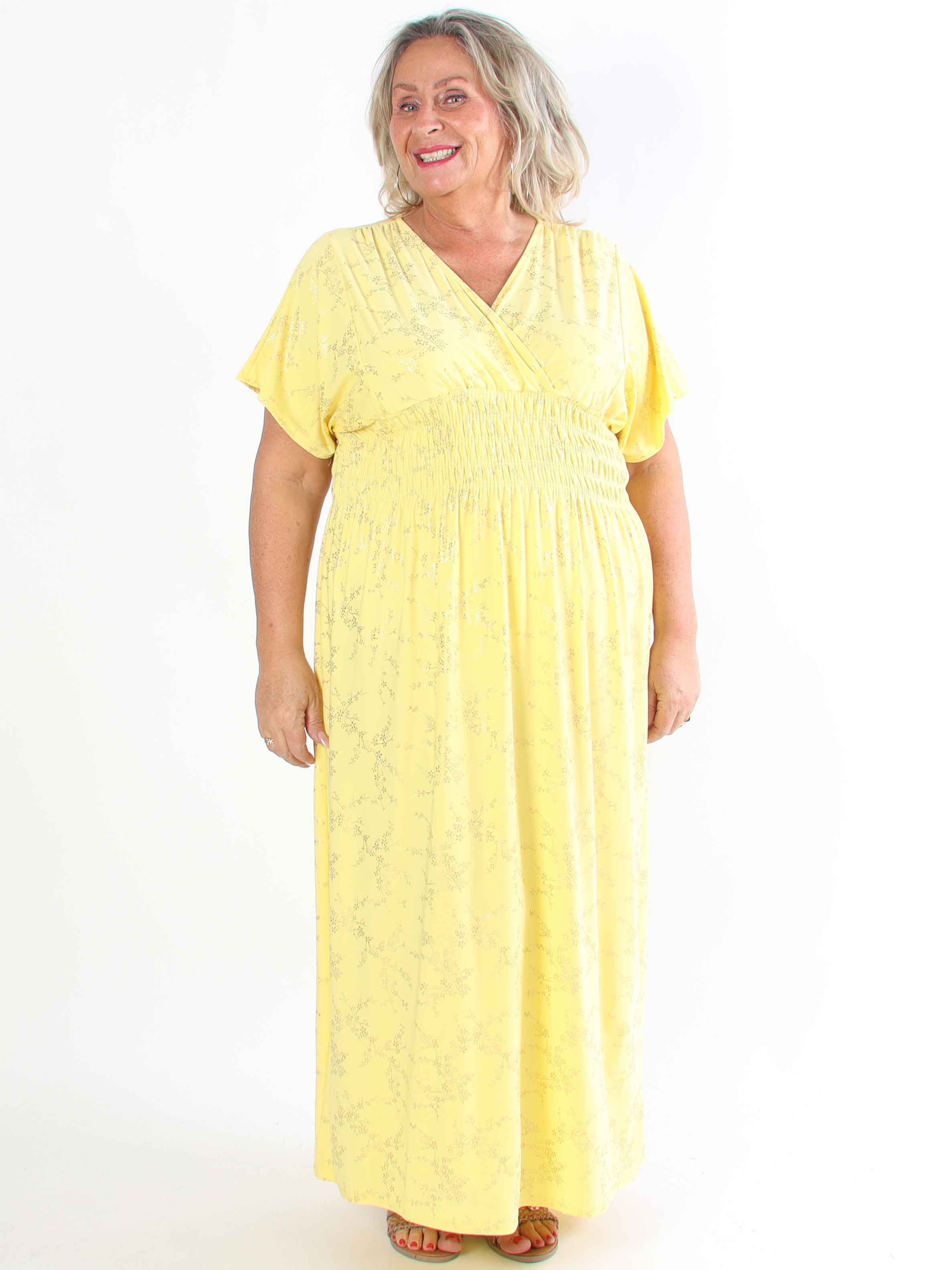 Pams Gold - Ensfarvet plus size kjole med gulddetaljer